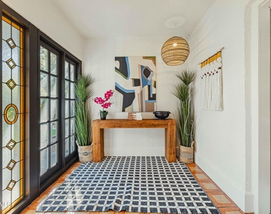 38 W Vernon Avenue - Photo Thumbnail 3