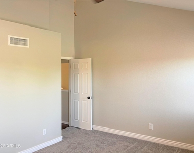 10235 N 31st Street - Photo Thumbnail 9