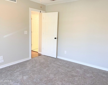 10235 N 31st Street - Photo Thumbnail 15