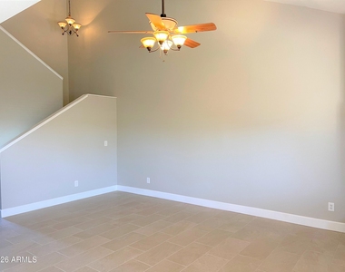 10235 N 31st Street - Photo Thumbnail 4