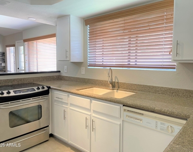 10235 N 31st Street - Photo Thumbnail 5