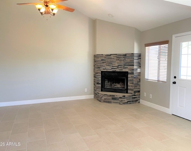 10235 N 31st Street - Photo Thumbnail 3