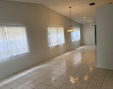 4262 Nw 1st Place - Photo Thumbnail 2
