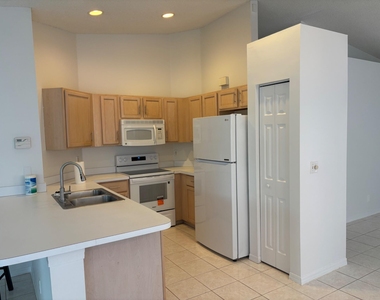 4262 Nw 1st Place - Photo Thumbnail 4