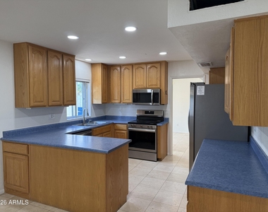 621 E Calavar Road - Photo Thumbnail 4