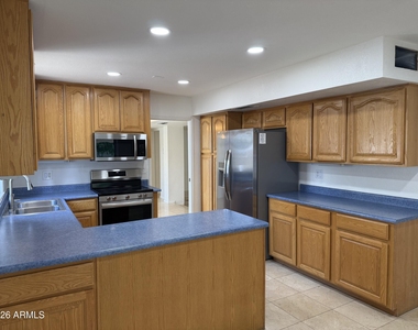 621 E Calavar Road - Photo Thumbnail 5