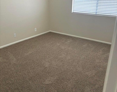 1261 N Granite Reef Road - Photo Thumbnail 8