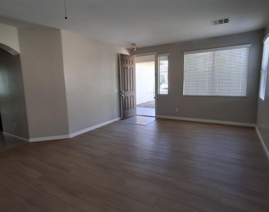43947 W Palo Ceniza Way - Photo Thumbnail 7