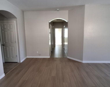 43947 W Palo Ceniza Way - Photo Thumbnail 8