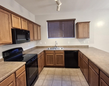 43947 W Palo Ceniza Way - Photo Thumbnail 10