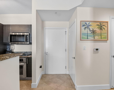 550 Okeechobee Boulevard - Photo Thumbnail 3