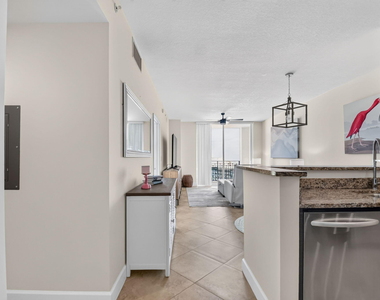 550 Okeechobee Boulevard - Photo Thumbnail 1