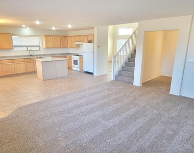 306 W Hereford Drive - Photo Thumbnail 2