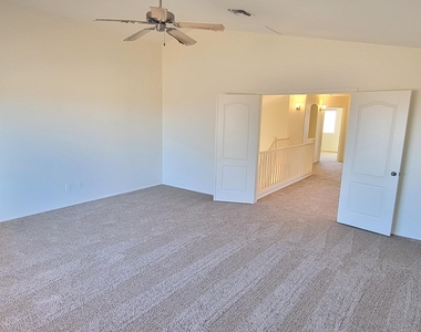 306 W Hereford Drive - Photo Thumbnail 12