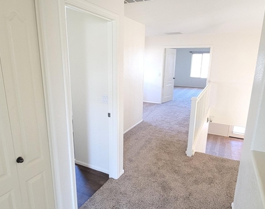 306 W Hereford Drive - Photo Thumbnail 9
