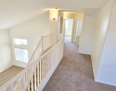 306 W Hereford Drive - Photo Thumbnail 8