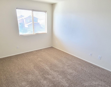 306 W Hereford Drive - Photo Thumbnail 14