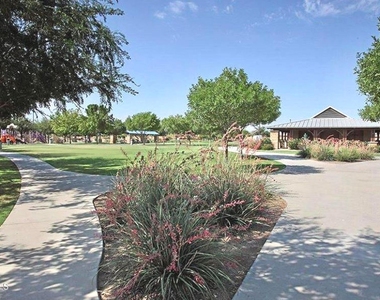 306 W Hereford Drive - Photo Thumbnail 25