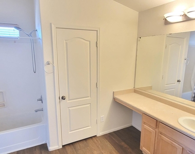 306 W Hereford Drive - Photo Thumbnail 19