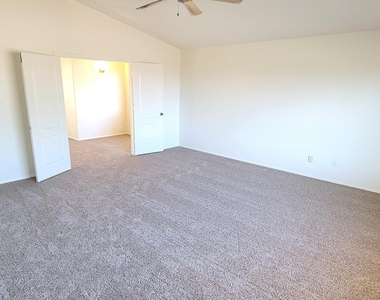 306 W Hereford Drive - Photo Thumbnail 11