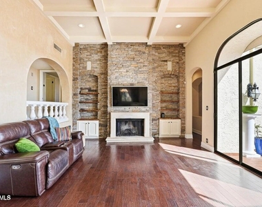 3800 E Lincoln Drive - Photo Thumbnail 2