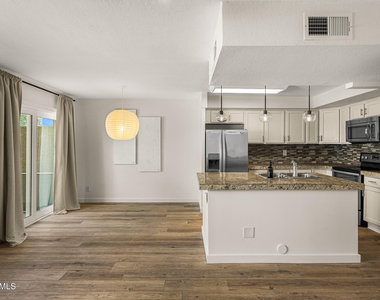 4445 N 21st Place - Photo Thumbnail 1