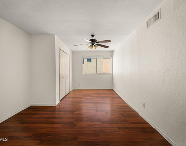 4445 N 21st Place - Photo Thumbnail 10
