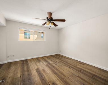 4445 N 21st Place - Photo Thumbnail 7