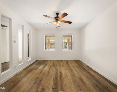 4445 N 21st Place - Photo Thumbnail 3