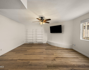 4445 N 21st Place - Photo Thumbnail 2