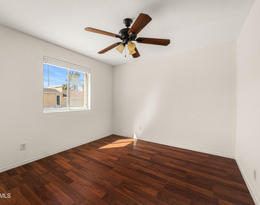 4445 N 21st Place - Photo Thumbnail 11