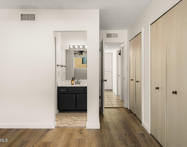 4445 N 21st Place - Photo Thumbnail 8