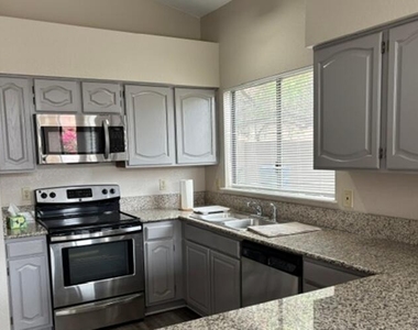 15629 N 51st Street - Photo Thumbnail 14
