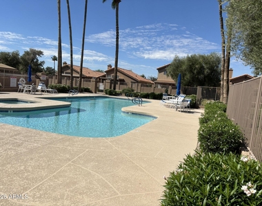 15629 N 51st Street - Photo Thumbnail 3