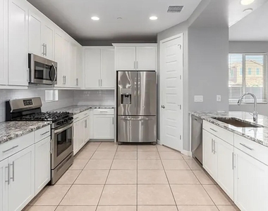 9640 E Thunderbolt Avenue - Photo Thumbnail 6