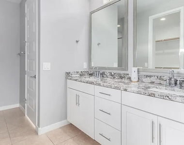 9640 E Thunderbolt Avenue - Photo Thumbnail 12