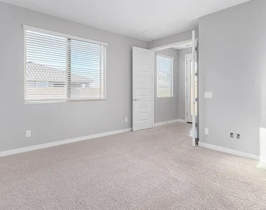 9640 E Thunderbolt Avenue - Photo Thumbnail 14