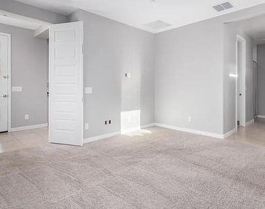 9640 E Thunderbolt Avenue - Photo Thumbnail 15