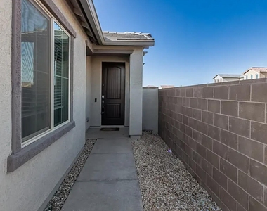 9640 E Thunderbolt Avenue - Photo Thumbnail 4