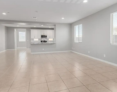 9640 E Thunderbolt Avenue - Photo Thumbnail 8