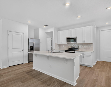 662 Salisbury Circle - Photo Thumbnail 2