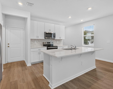 662 Salisbury Circle - Photo Thumbnail 4