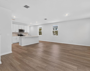662 Salisbury Circle - Photo Thumbnail 8