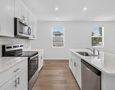 662 Salisbury Circle - Photo Thumbnail 5