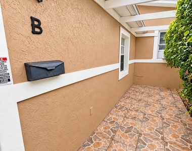2735 Ne 9th Avenue - Photo Thumbnail 4
