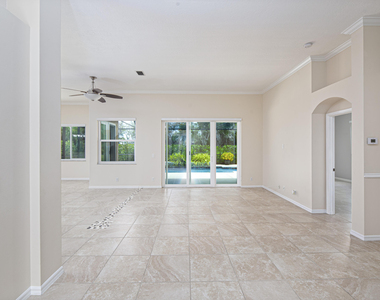 421 Sw Crabapple Cove - Photo Thumbnail 9