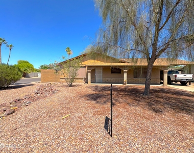 6103 S College Avenue - Photo Thumbnail 1