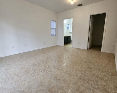 2957 Saginaw Avenue - Photo Thumbnail 8