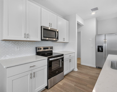 663 Salisbury Circle - Photo Thumbnail 4