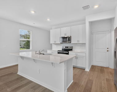 663 Salisbury Circle - Photo Thumbnail 5